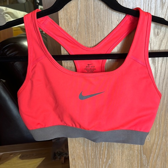 pink nike racer back sports bra - Picture 1 of 4